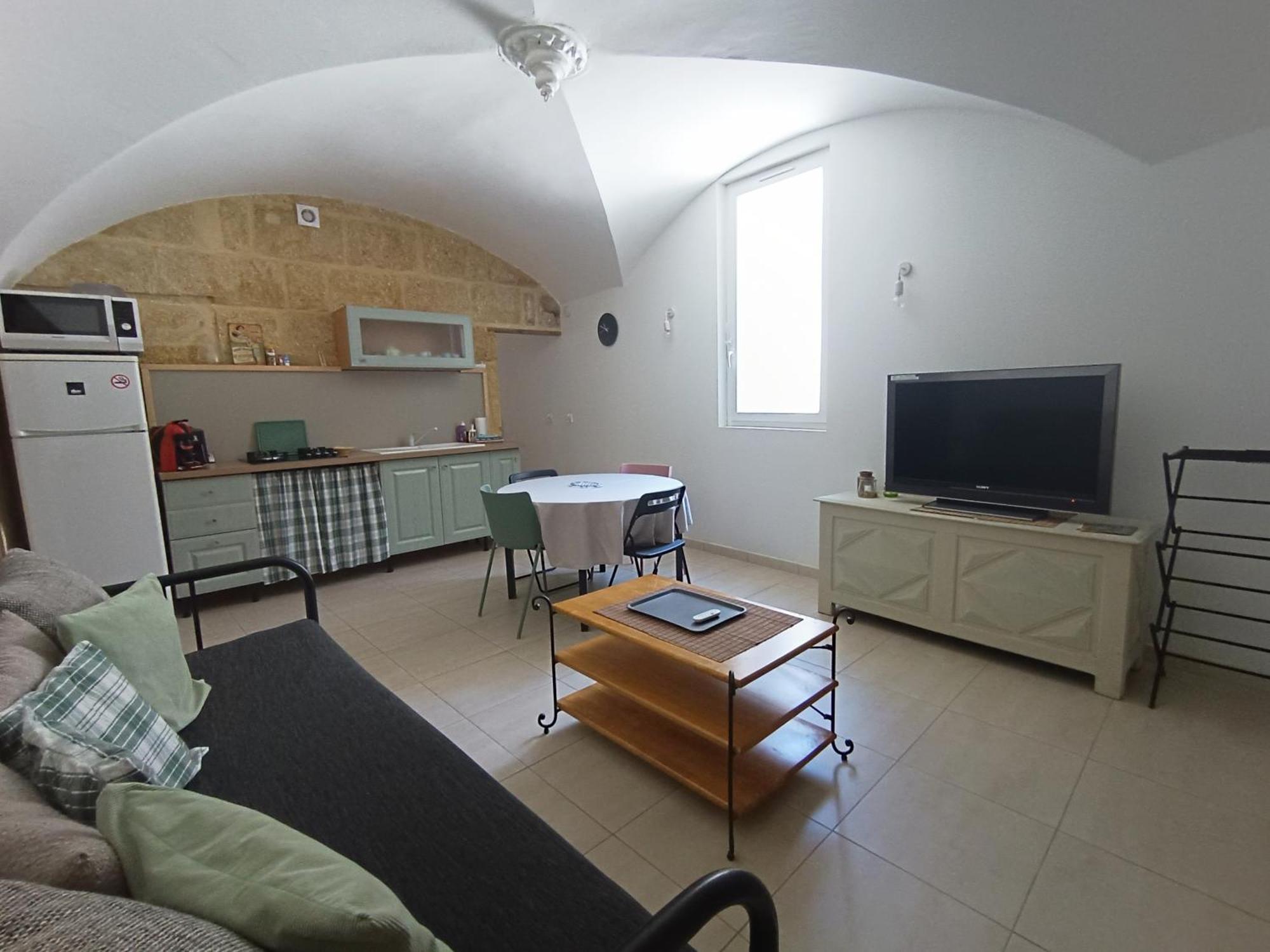 Dans Maison De Maitre, Appartement Independant. Montfrin Esterno foto